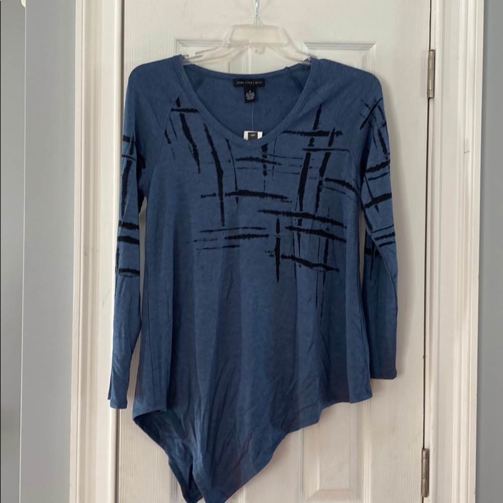 Cute top! NEW